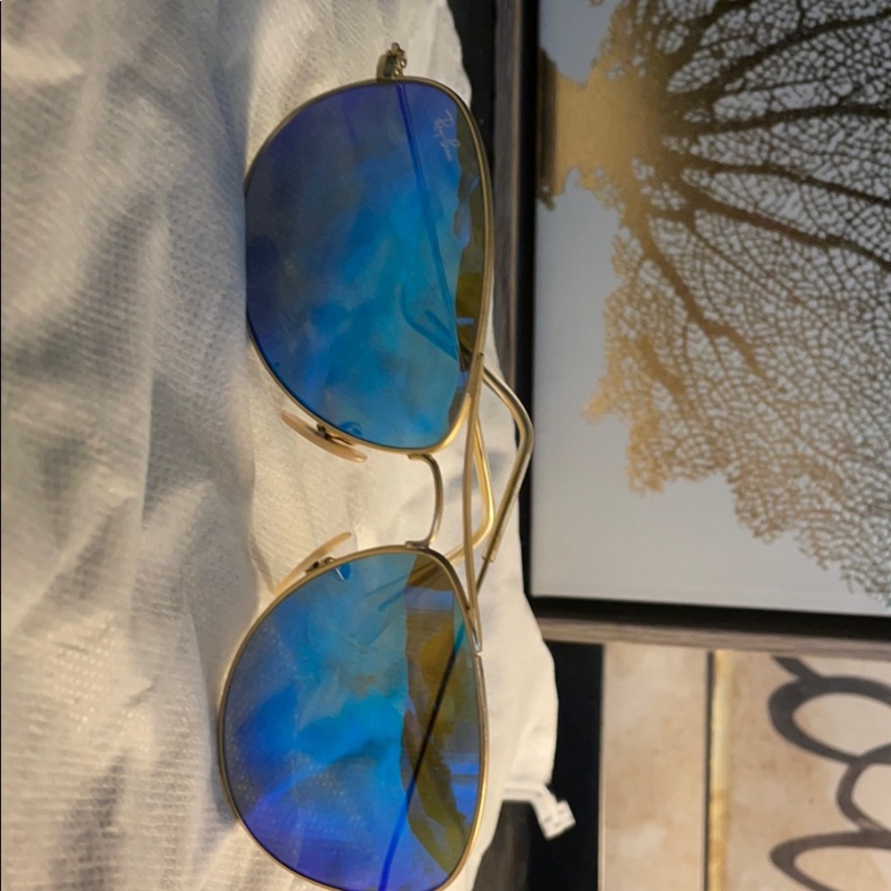Ray and sunglasses